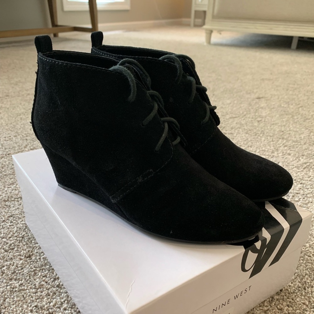 Nine West Black Lace Up Booties Sz 7 Gently Worn